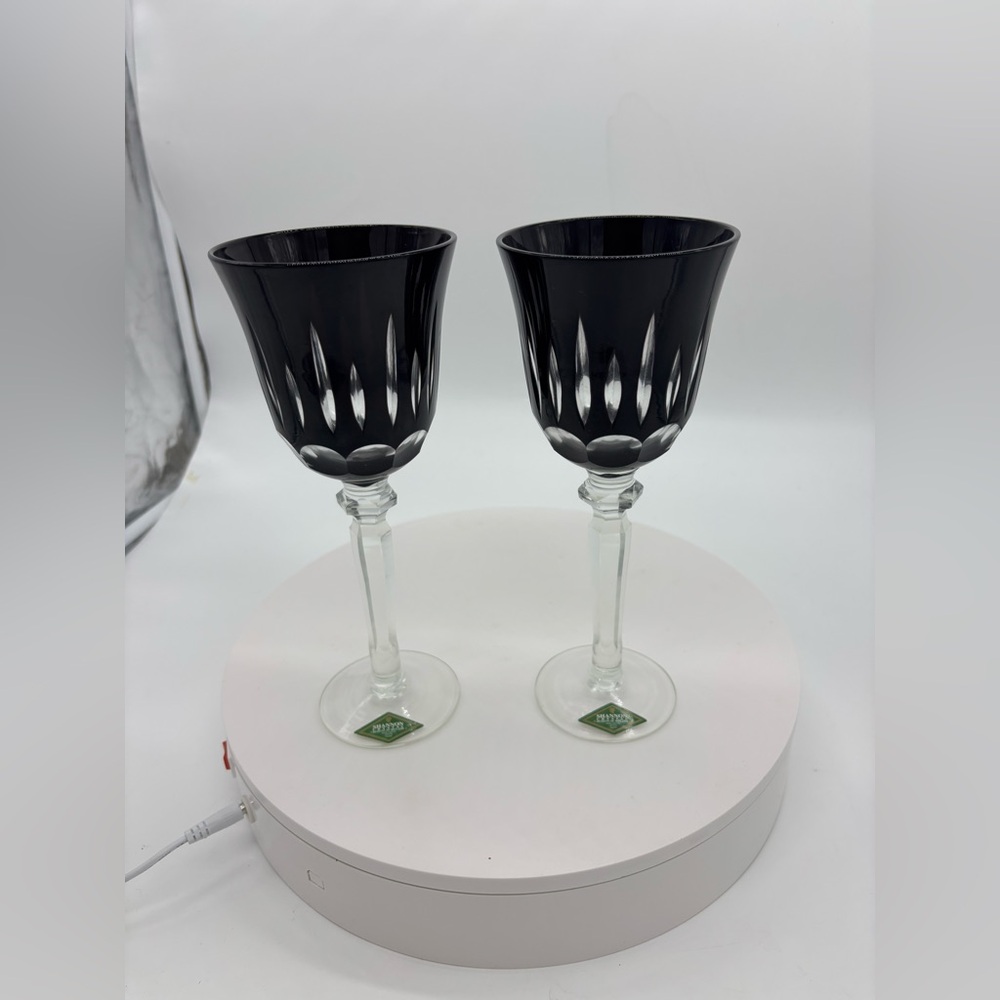Elegant Onxy Cut to Clear Wine Glasses